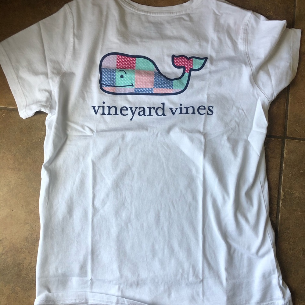 Vineyard Vines NWT patch whale t shirt